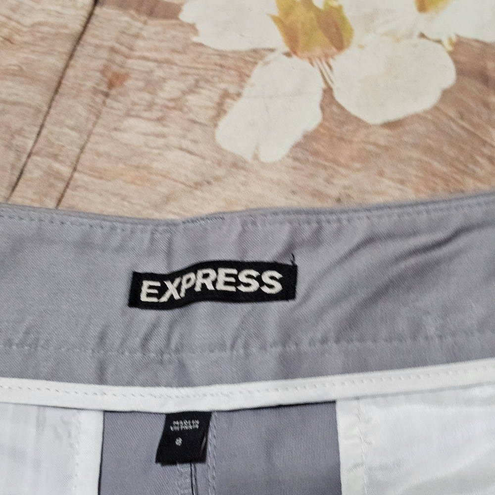 NWT Express Women's Gray Shorts sz 8 - Picture 3 of 7